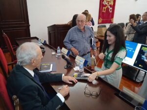 En Murcia, España, el escritor español Salvador García Jimenez presenta su novela "Locura celestial de San Juan de la Cruz".